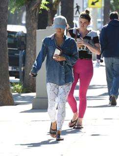 Vanessa Hudgens feet photo thumbnail