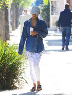 Vanessa Hudgens feet photo thumbnail