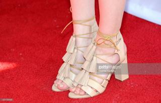 Rachel Brosnahan feet photo thumbnail