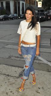 Angie Harmon feet photo thumbnail