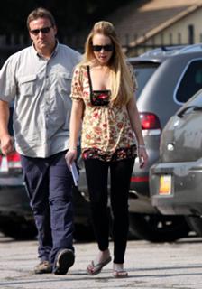 Lindsay Lohan feet photo thumbnail