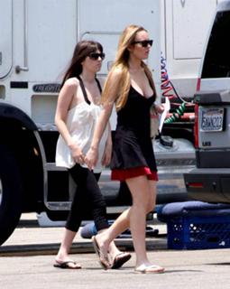 Lindsay Lohan feet photo thumbnail