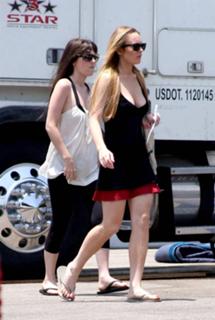 Lindsay Lohan feet photo thumbnail