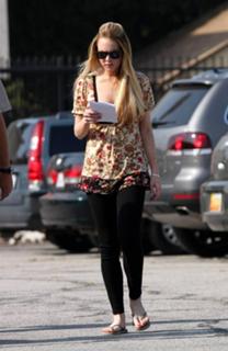 Lindsay Lohan feet photo thumbnail