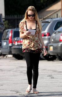 Lindsay Lohan feet photo thumbnail