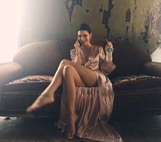 Kendall Jenner feet photo thumbnail