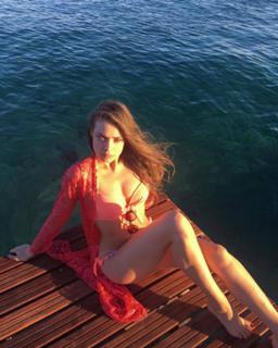 Xenia Tchoumitcheva feet photo thumbnail