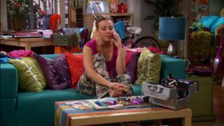 Kaley Cuoco feet photo thumbnail