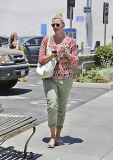 Natasha Henstridge feet photo thumbnail