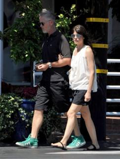 Selma Blair feet photo thumbnail