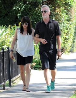 Selma Blair feet photo thumbnail