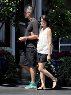 Selma Blair feet photo thumbnail
