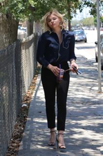 Chloë Grace Moretz feet photo thumbnail