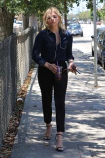 Chloë Grace Moretz feet photo thumbnail