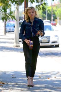 Chloë Grace Moretz feet photo thumbnail