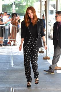 Julianne Moore feet photo thumbnail