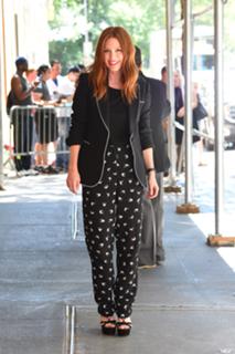 Julianne Moore feet photo thumbnail