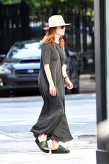 Julianne Moore feet photo thumbnail