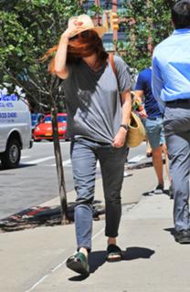 Julianne Moore feet photo thumbnail