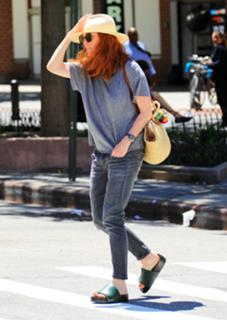 Julianne Moore feet photo thumbnail