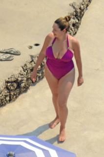 Kelly Brook feet photo thumbnail
