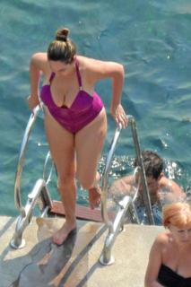 Kelly Brook feet photo thumbnail