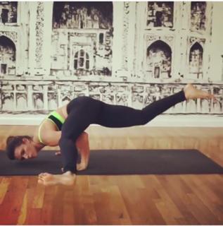 Danica Patrick feet photo thumbnail