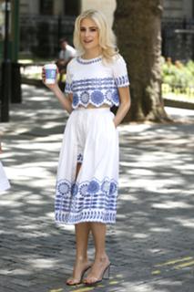 Pixie Lott feet photo thumbnail
