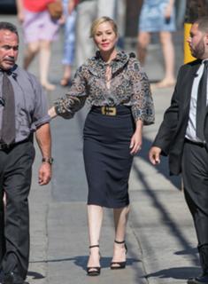 Christina Applegate feet photo thumbnail