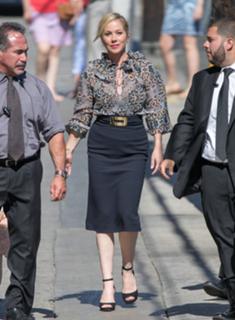 Christina Applegate feet photo thumbnail