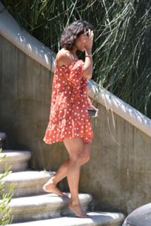 Vanessa Hudgens feet photo thumbnail