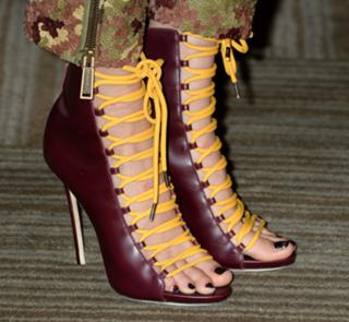 Cara Delevingne feet photo thumbnail