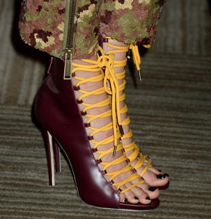 Cara Delevingne feet photo thumbnail