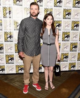 Anna Kendrick feet photo thumbnail