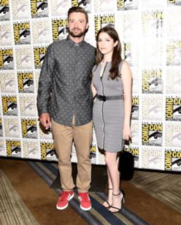Anna Kendrick feet photo thumbnail