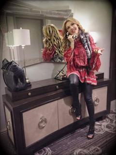 Thalía feet photo thumbnail