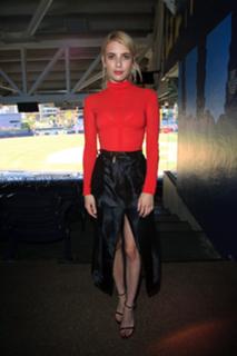 Emma Roberts feet photo thumbnail