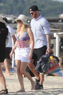 Ellie Goulding feet photo thumbnail