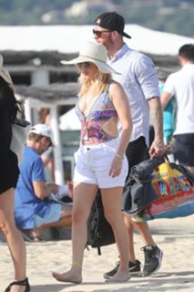 Ellie Goulding feet photo thumbnail