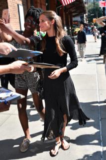 Alicia Vikander feet photo thumbnail