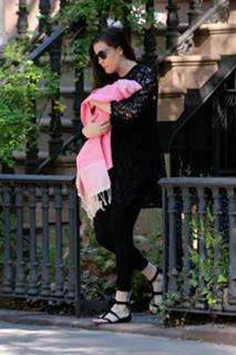 Liv Tyler feet photo thumbnail