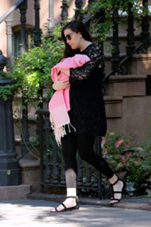 Liv Tyler feet photo thumbnail