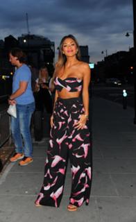 Nicole Scherzinger feet photo thumbnail