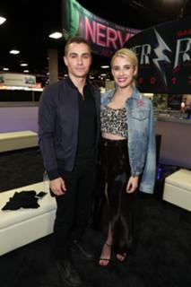 Emma Roberts feet photo thumbnail