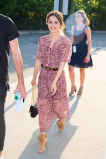 Rachel Bilson feet photo thumbnail