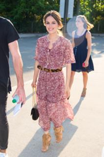 Rachel Bilson feet photo thumbnail