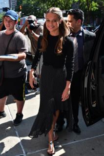 Alicia Vikander feet photo thumbnail