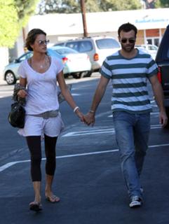 Alessandra Ambrosio feet photo thumbnail