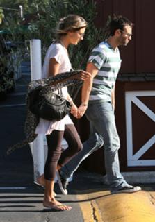 Alessandra Ambrosio feet photo thumbnail