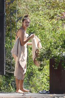 Irina Shayk feet photo thumbnail